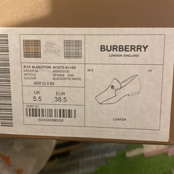 NIB , Auth Burberry Black & white Calf tuxedo GORGEOUS 🎉  Flats Loafer’s  ❤️ - Picture 13 of 14